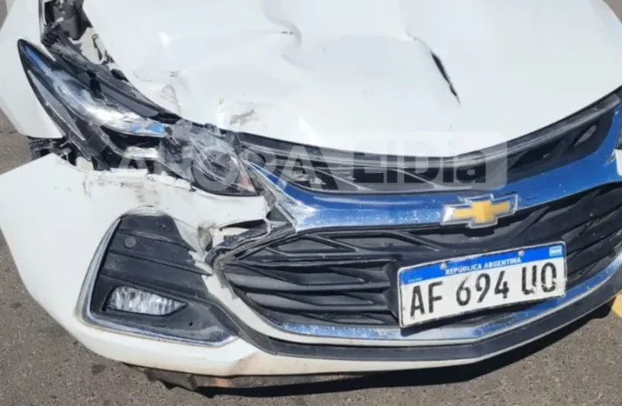 Este martes, alrededor del mediodía, el intendente de Gualeguaychú, Mauricio Davico, y el jefe de Gabinete, Luciano Garro, protagonizaron un accidente automovilístico.